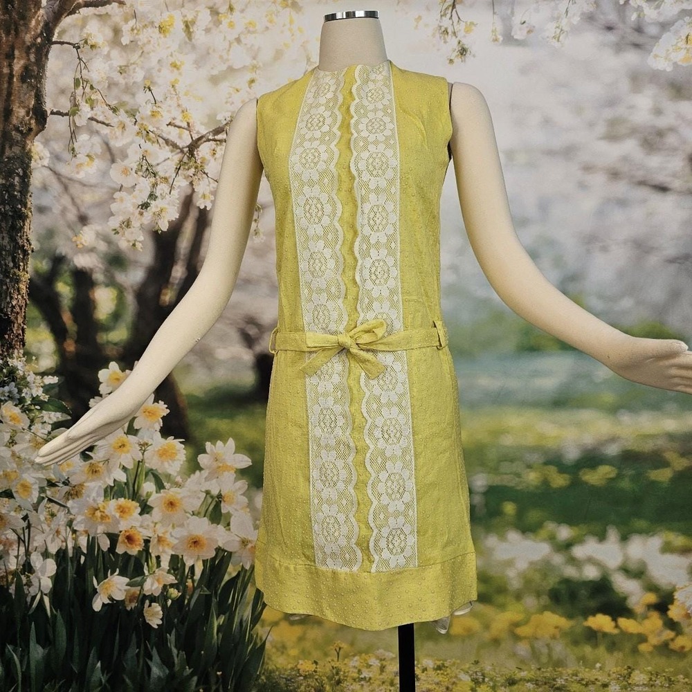 1960s Yellow Lace Trim Polka Dot Spring Dress Bow Tie Belt at Hip Sleevelss Gown